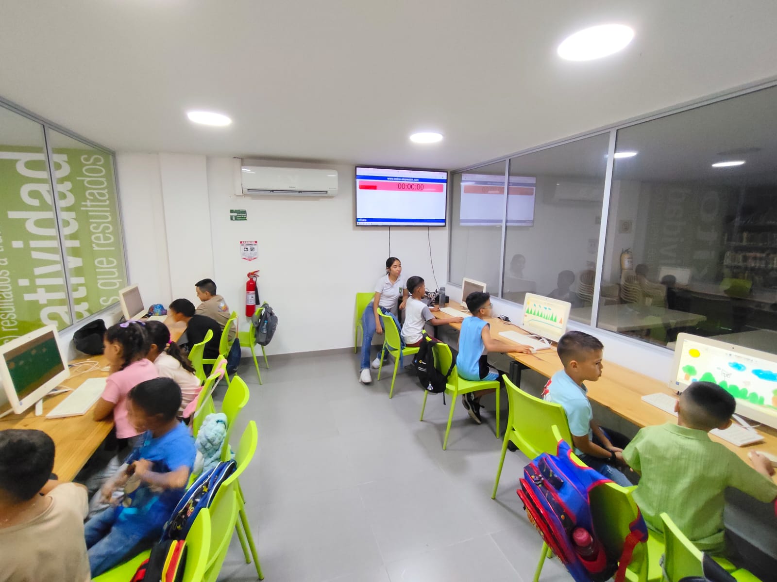 TecnologÃa y pedagogÃa activa: claves en la enseñanza del inglés de Plus School de FUNDES