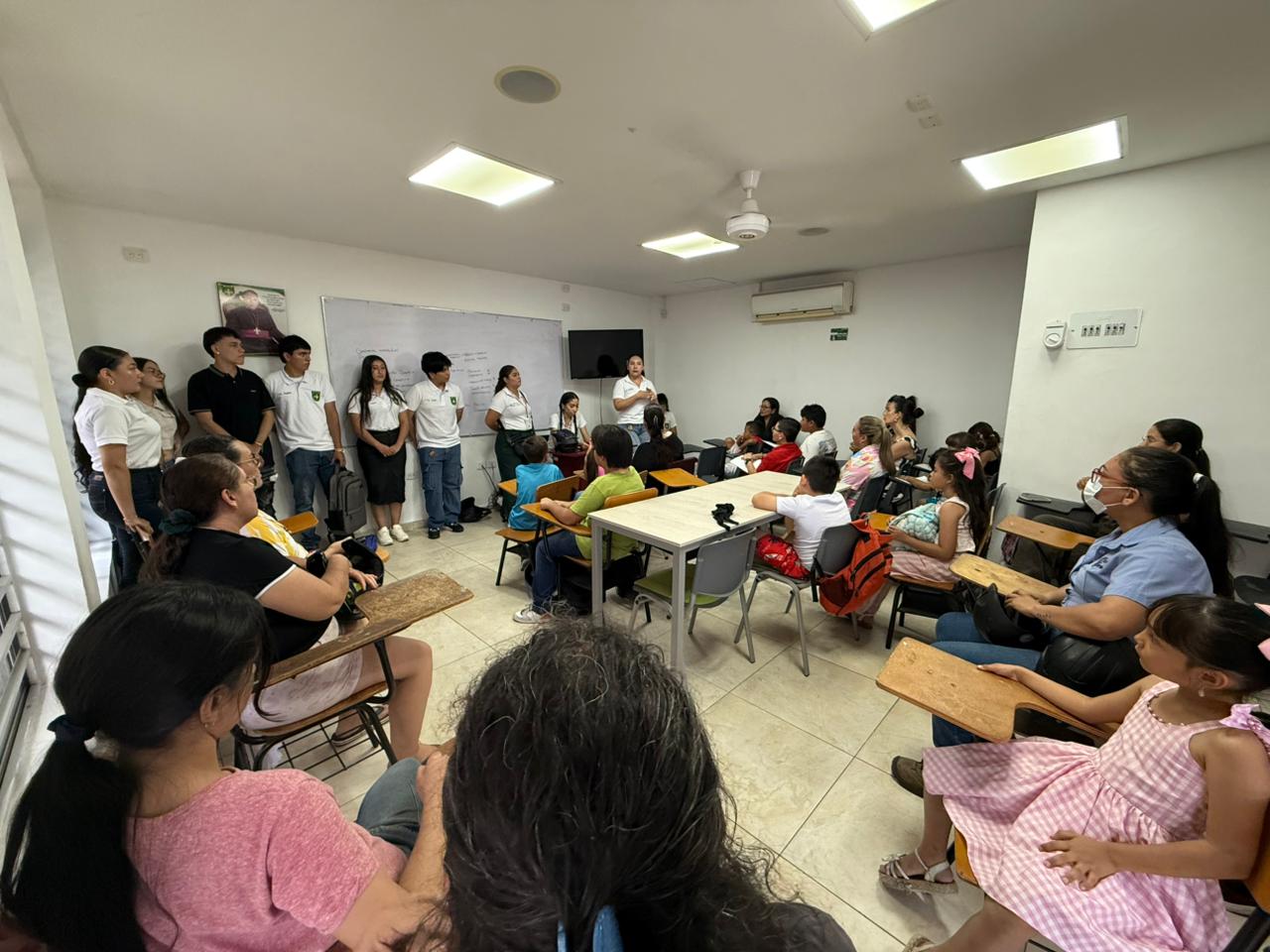 FUNDES retoma Plus School, el espacio gratuito para aprender inglés y reforzar habilidades escolares