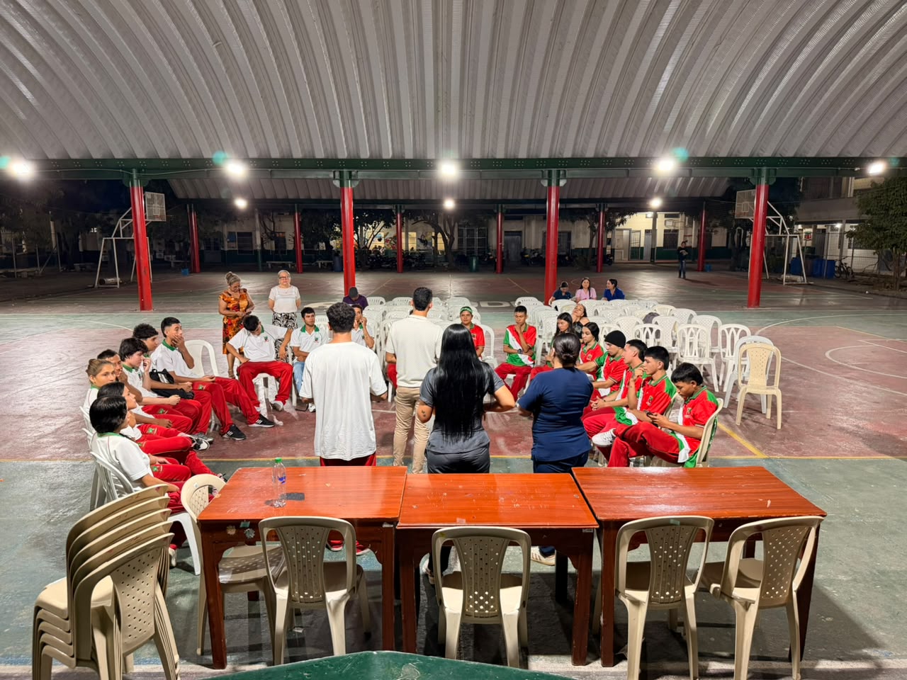Estudiantes de la nocturna en El Espinal, aprenden a gestionar sus emociones con proyecto de aprendizaje + servicio de FUNDES