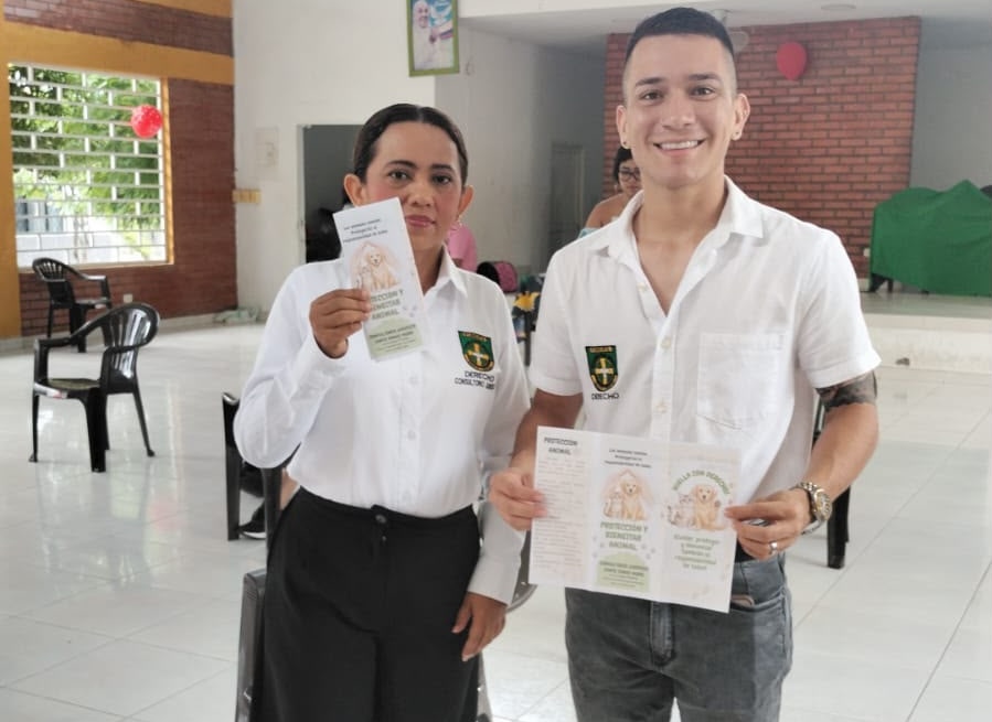 Estudiantes de Derecho llevan el conocimiento jurÃdico a la protección animal con âHuellas con Derechoâ