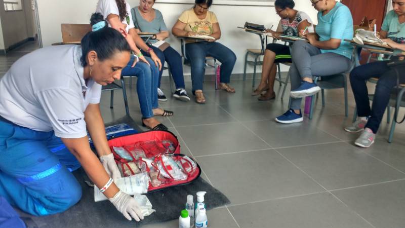 El equipo administrativo se capacita en primeros auxilios