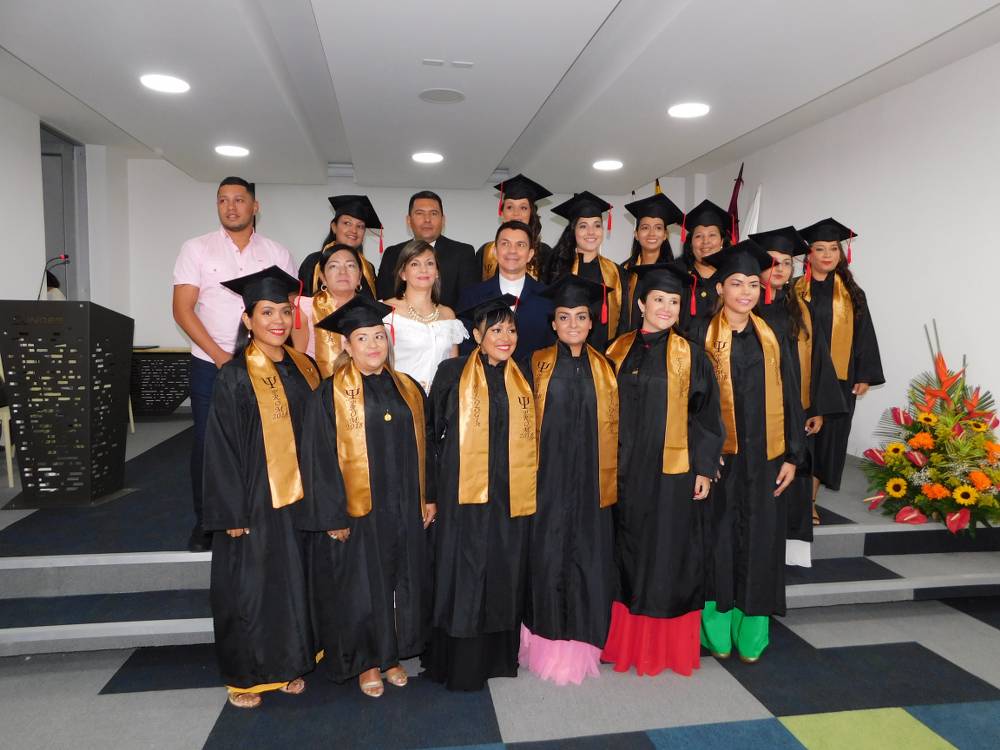 17 AÑOS FORMANDO PROFESIONALES CON CALIDAD HUMANA