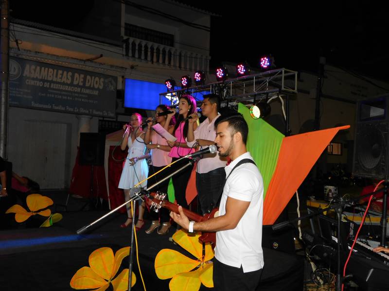 GRAN PASARELA ROSADA