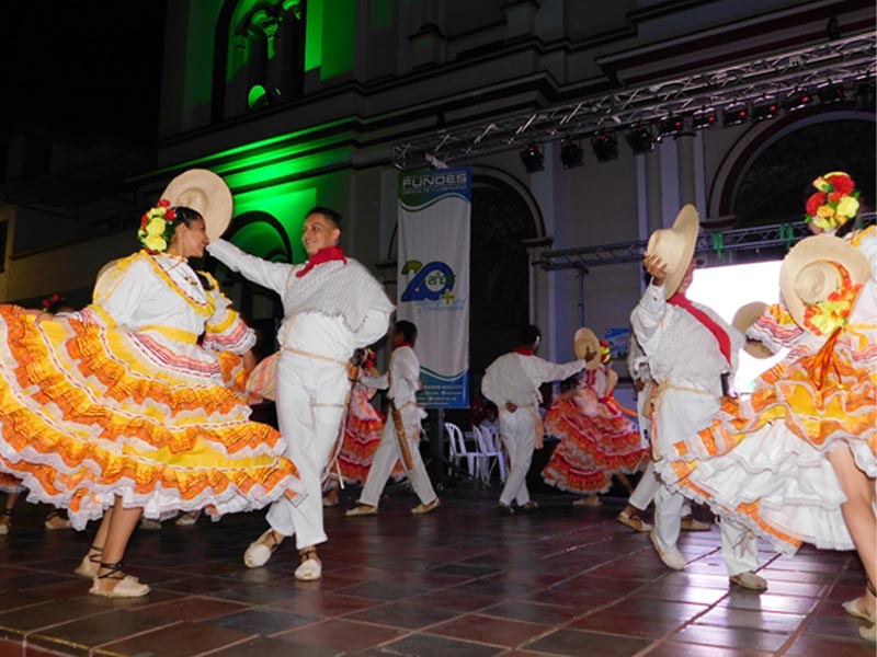 FUNDES CELEBRA SUS 20 AÃOS INSPIRANDO + VALOR Y TRANSFORMACIÃN