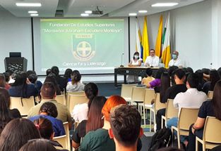 LA DIÃCESIS DEL ESPINAL COMPROMETIDA CON LA FORMACIÃ INTEGRAL DE LA COMUNIDAD FUNDESINA
