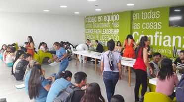 UN DIA CON AMIGOS FUNDES CELEBRA AMOR Y AMISTAD