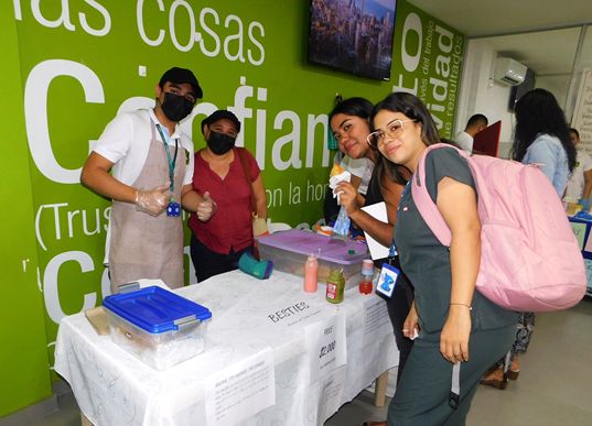 Picking tastes up - Feria Gastronómica 2022-2 del English Speaking Club