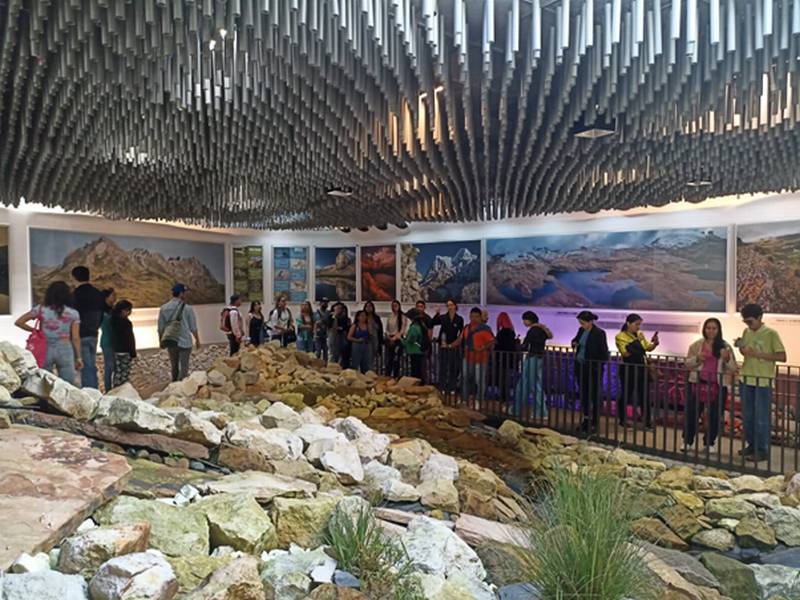 Salida pedagógica del Programa de Licenciatura en Lengua Extranjera Inglés a Bogotá: Inmersión cultural y lingüÃstica por el Museo del Oro, Museo de la Esmeralda y JardÃn Botánico.