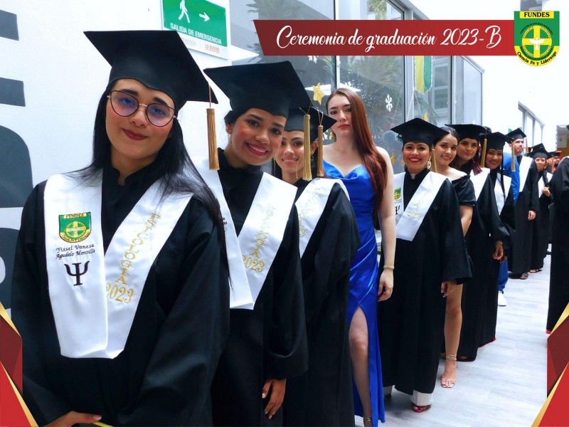 Emotivas Ceremonias de Graduación en FUNDES Nuevos Profesionales Listos para Enfrentar DesafÃÂos
