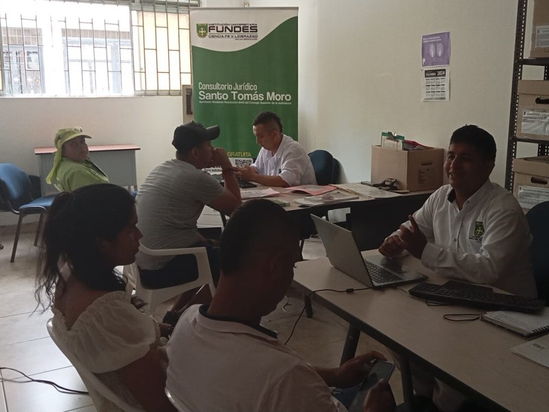 Consultorio JurÃÂdico de FUNDES llega a los territorios para atender la población más vulnerable