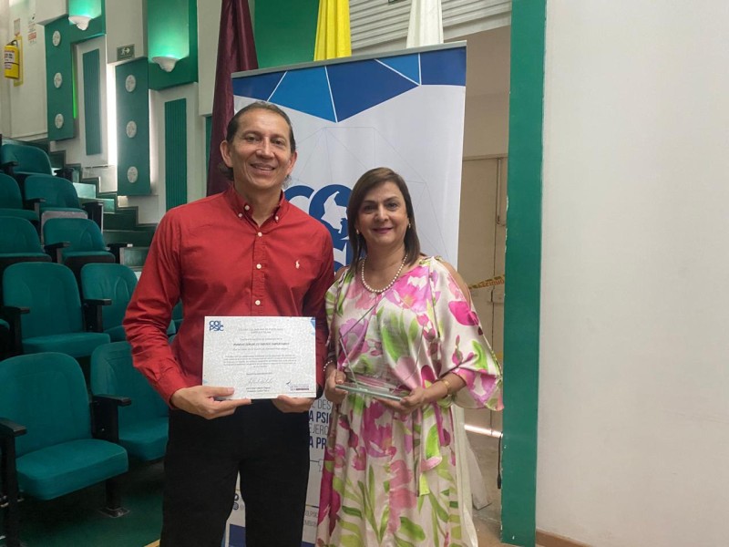 Facultad de PsicologÃÂa de FUNDES recibió exaltación por su compromiso con la calidad académica