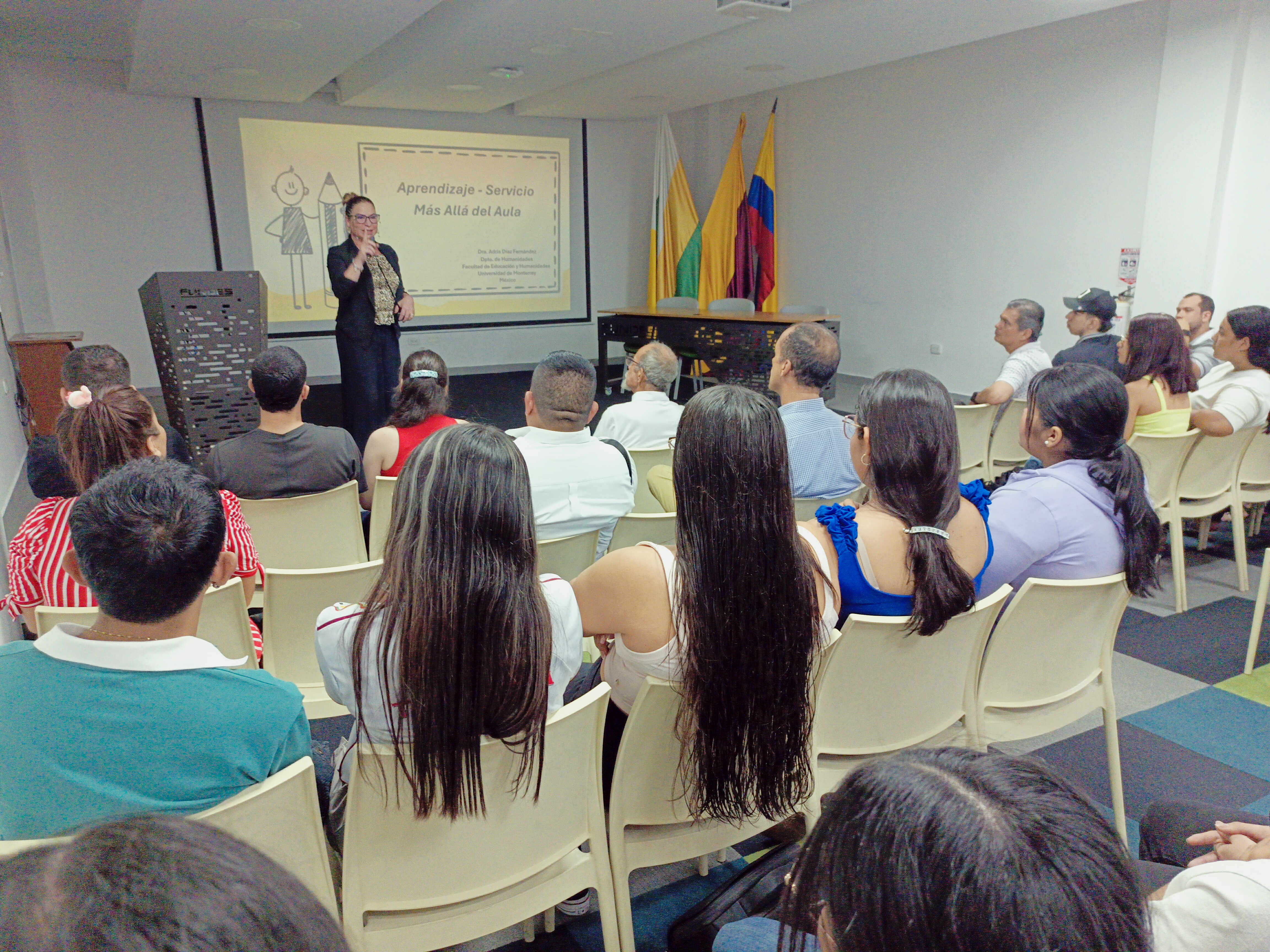 Semestre académico 2025 A en FUNDES comenzó con movilidad académica de docente mexicana