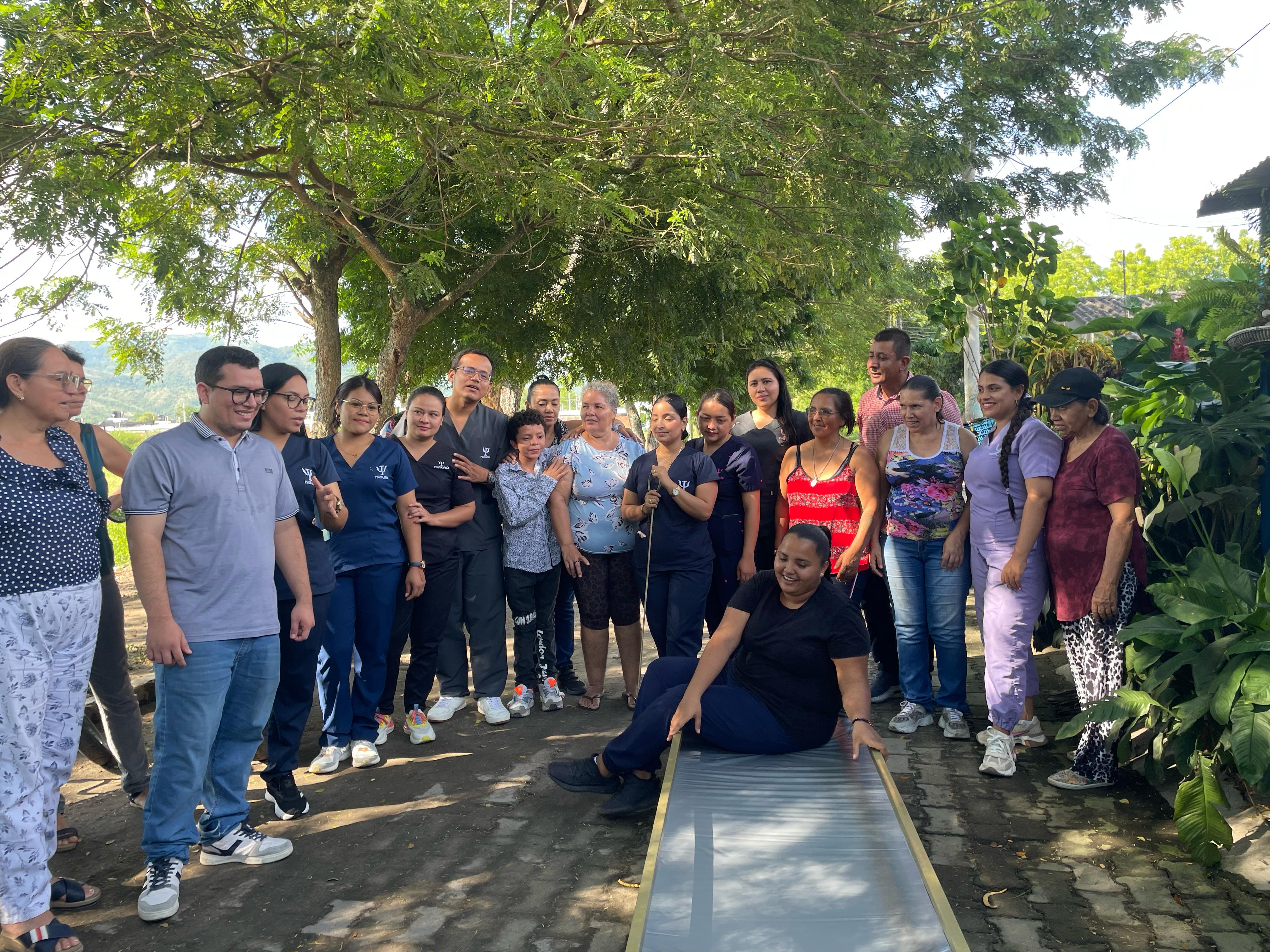 Una Camilla para Jesús: Estudiantes de PsicologÃÂa de FUNDES Transforman realidades a través del Aprendizaje Servicio