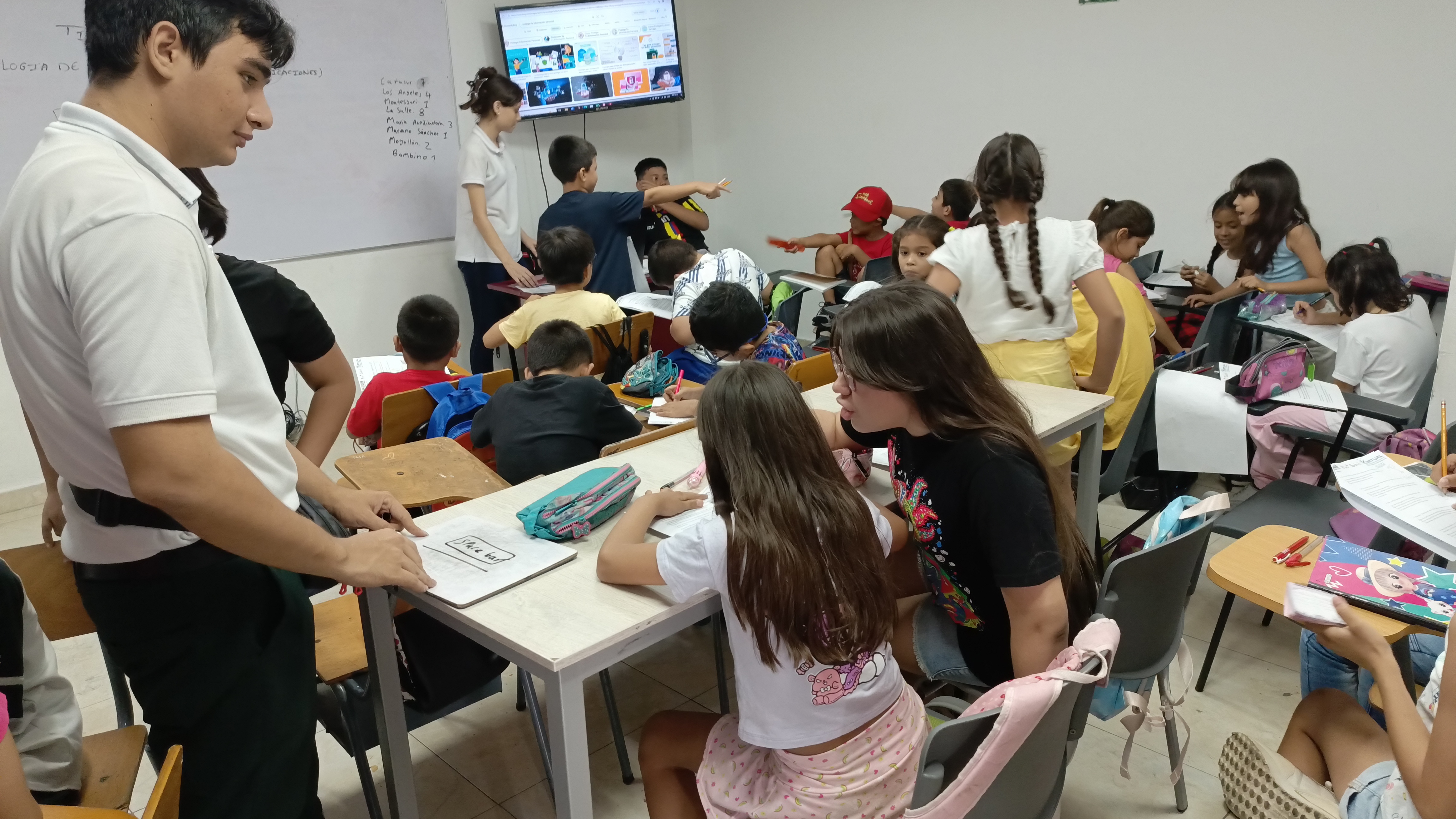 Más de 50 niños de El Espinal reciben refuerzos académicos gratuitos en FUNDES